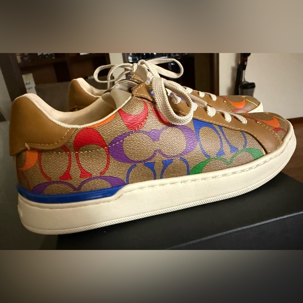 Coach Rainbow Signature Low Top Women’s 8.5 - Picture 2 of 6